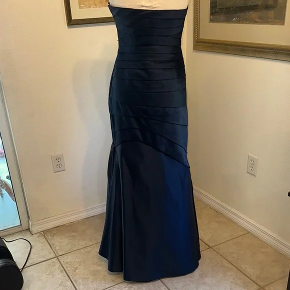 YSA MAKINO Elegant Navy Strapless Beaded Evening Gown Size 4/6 - Picture 14 of 16